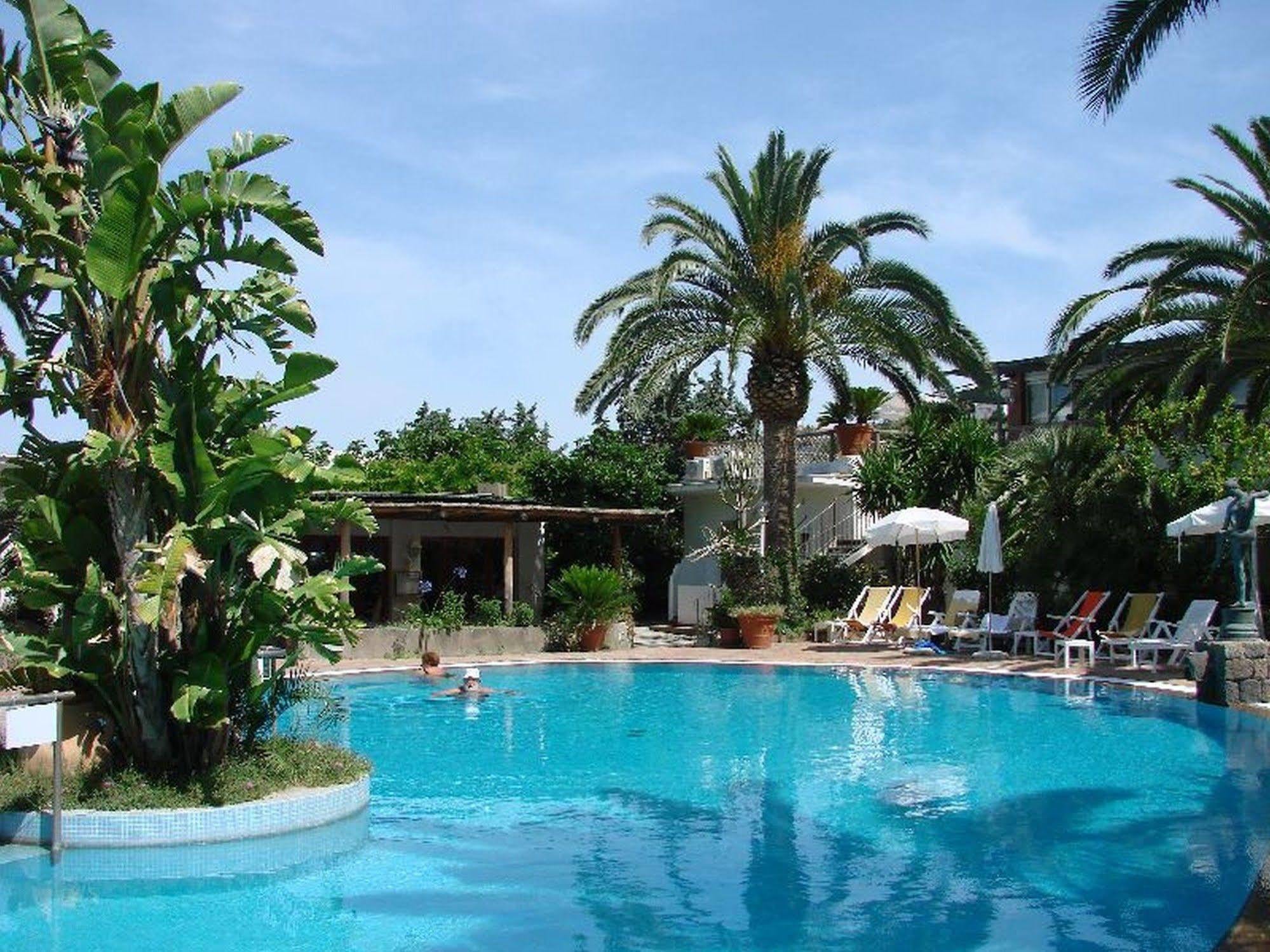 Semiramis De Charme & Pools Hotel 3*
