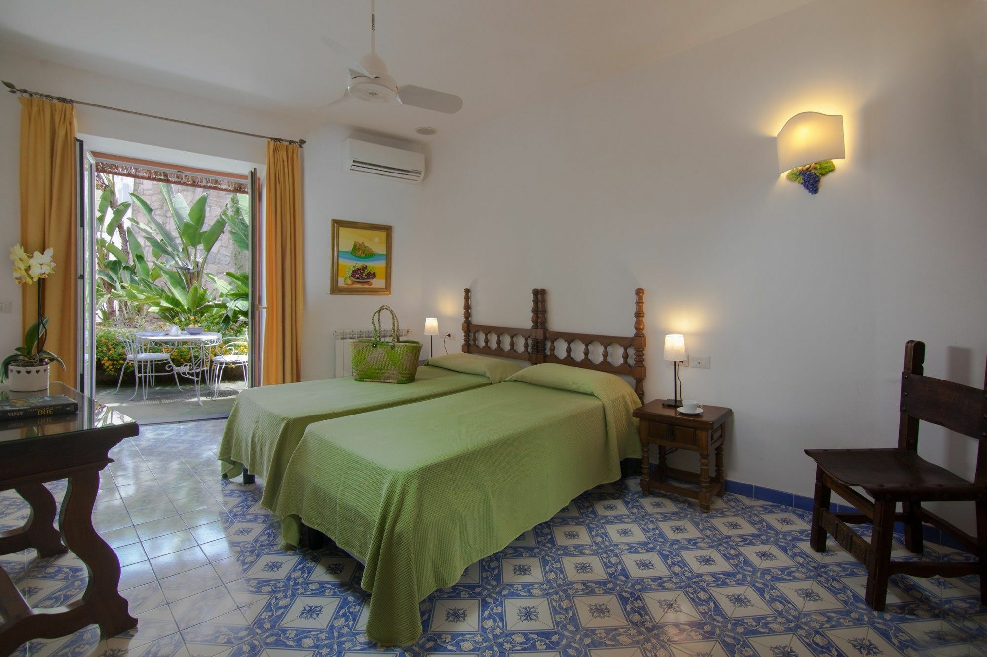 Semiramis De Charme & Pools Hotel 3*