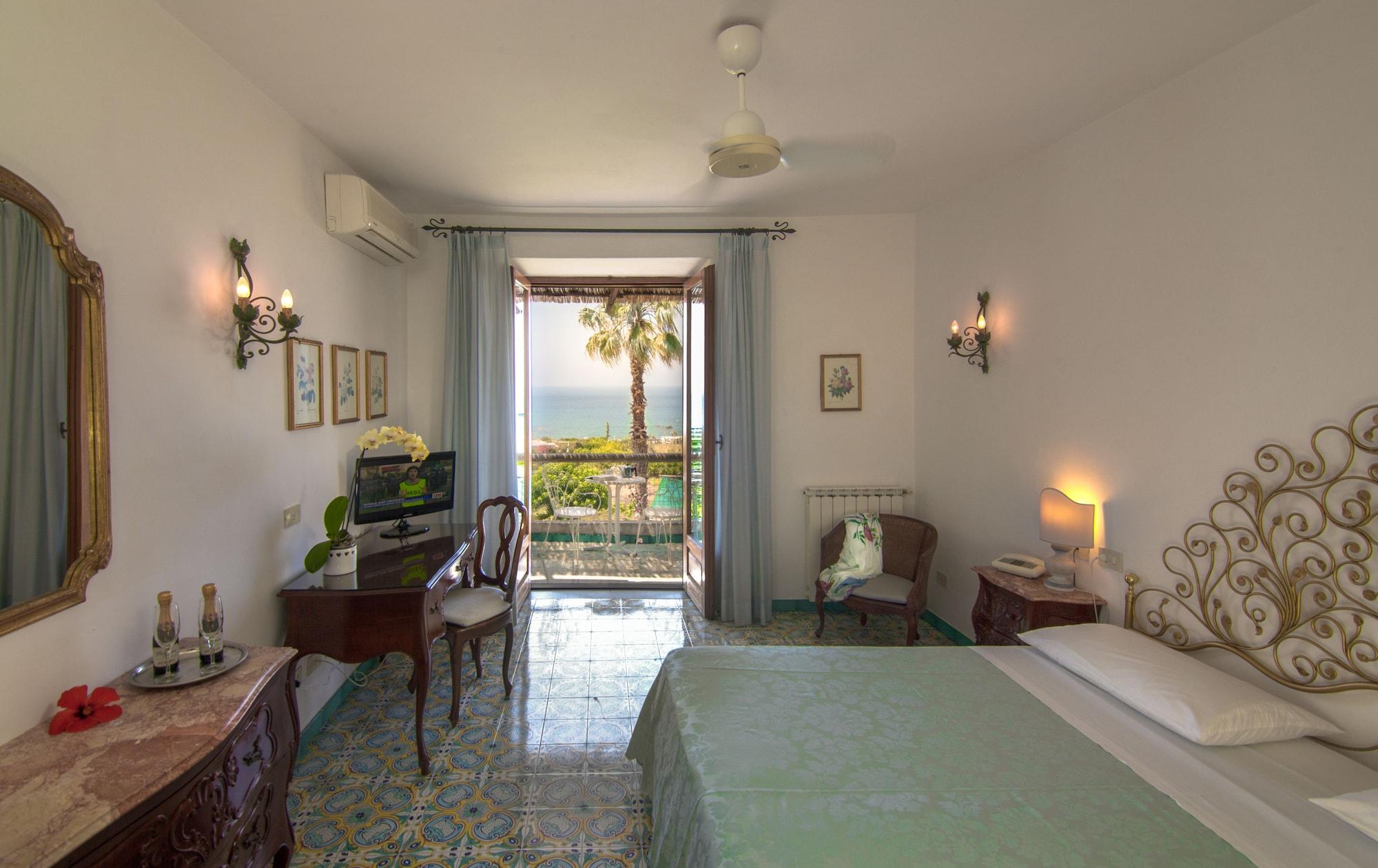 Hotel Semiramis De Charme & Pools 3*