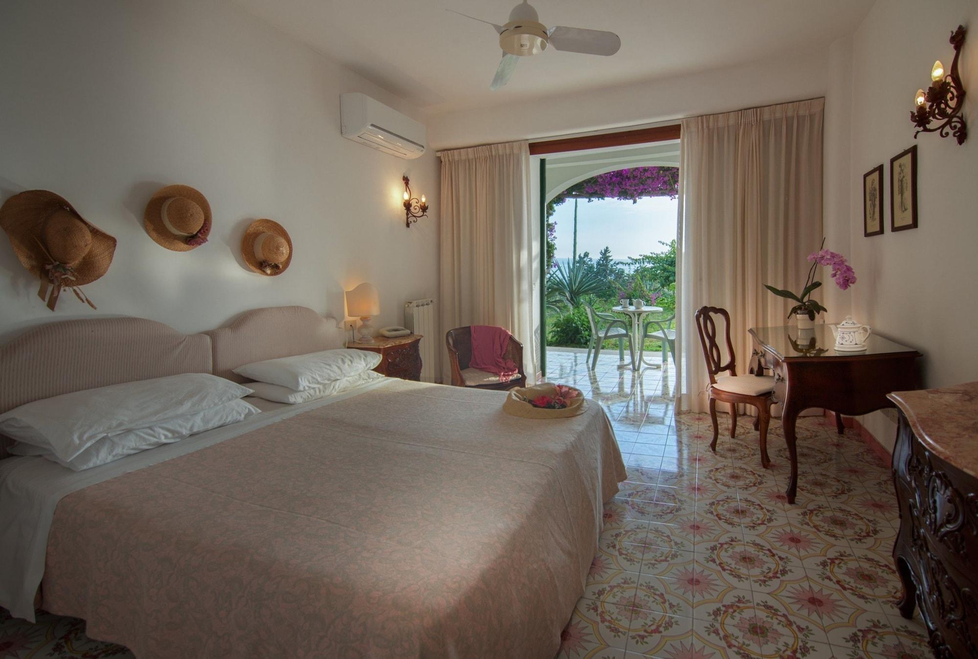 Hotel Semiramis De Charme & Pools