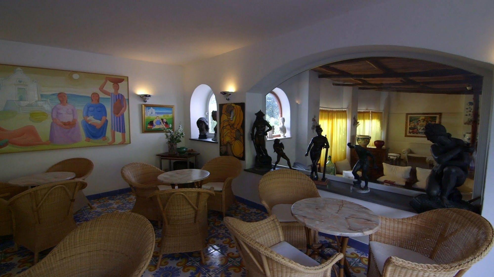 Semiramis De Charme & Pools