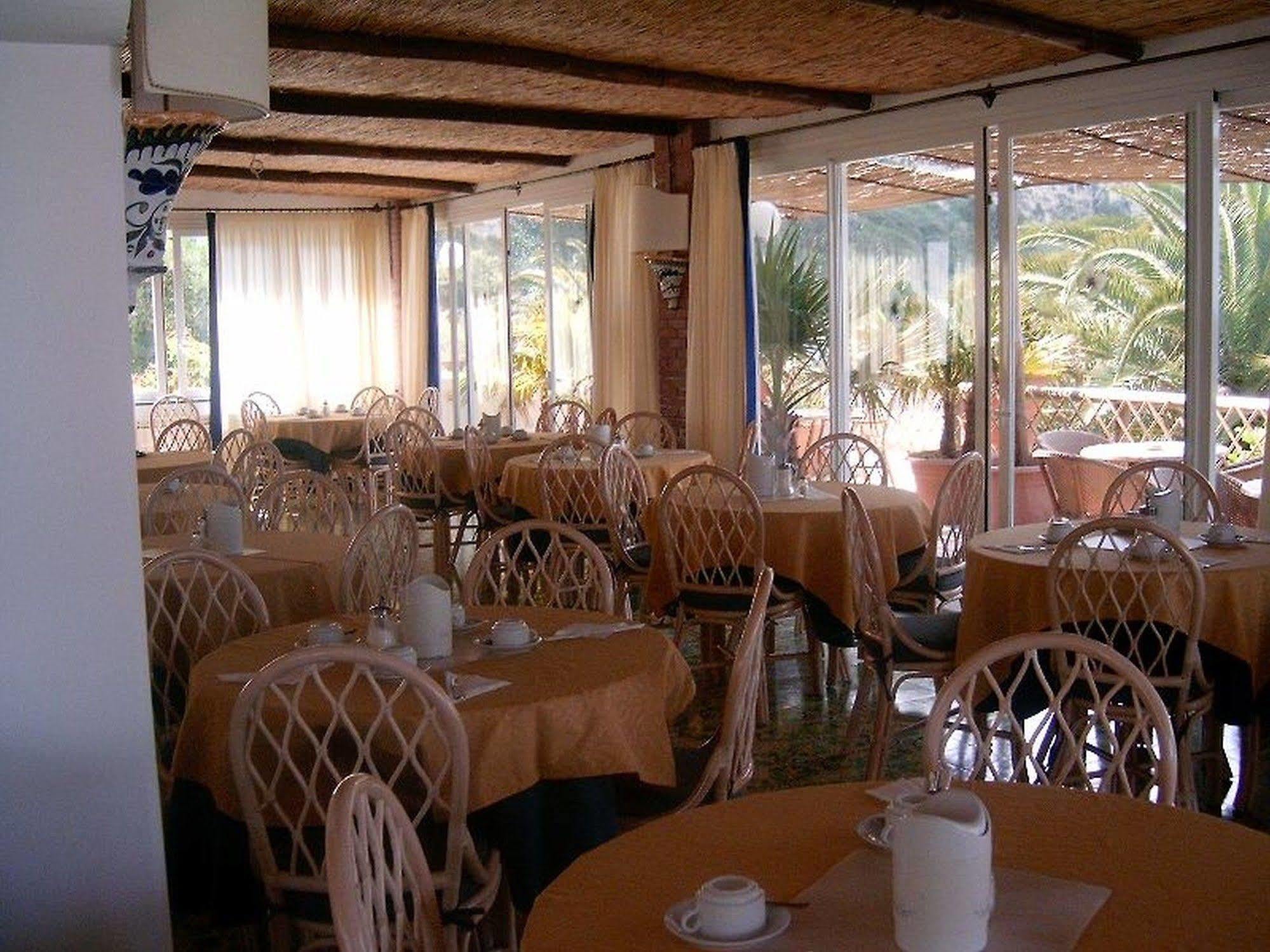 Semiramis De Charme & Pools Hotel 3*